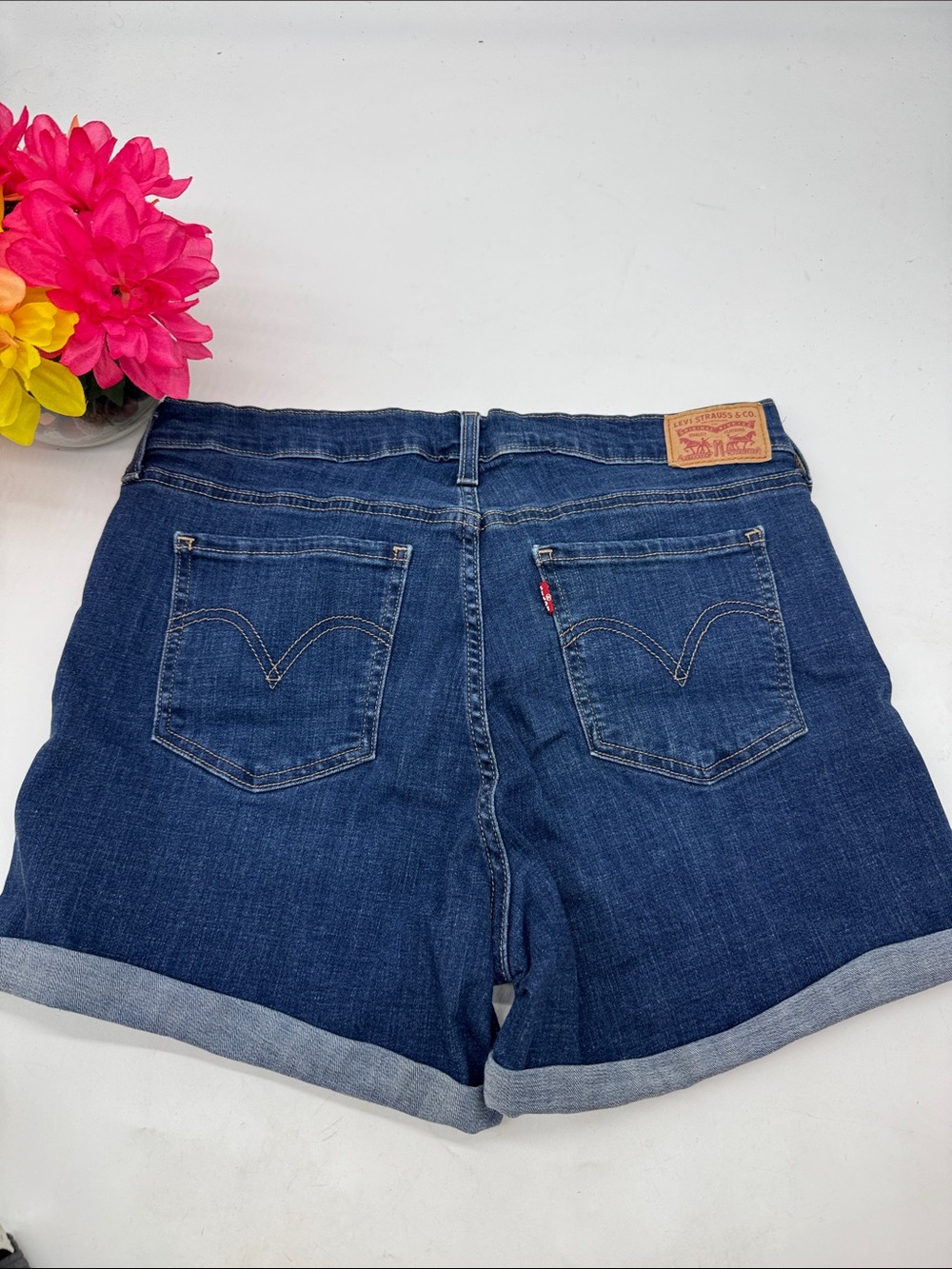 Levis Red Tag Mid Length Shorts Size 32 - Picture 3 of 9